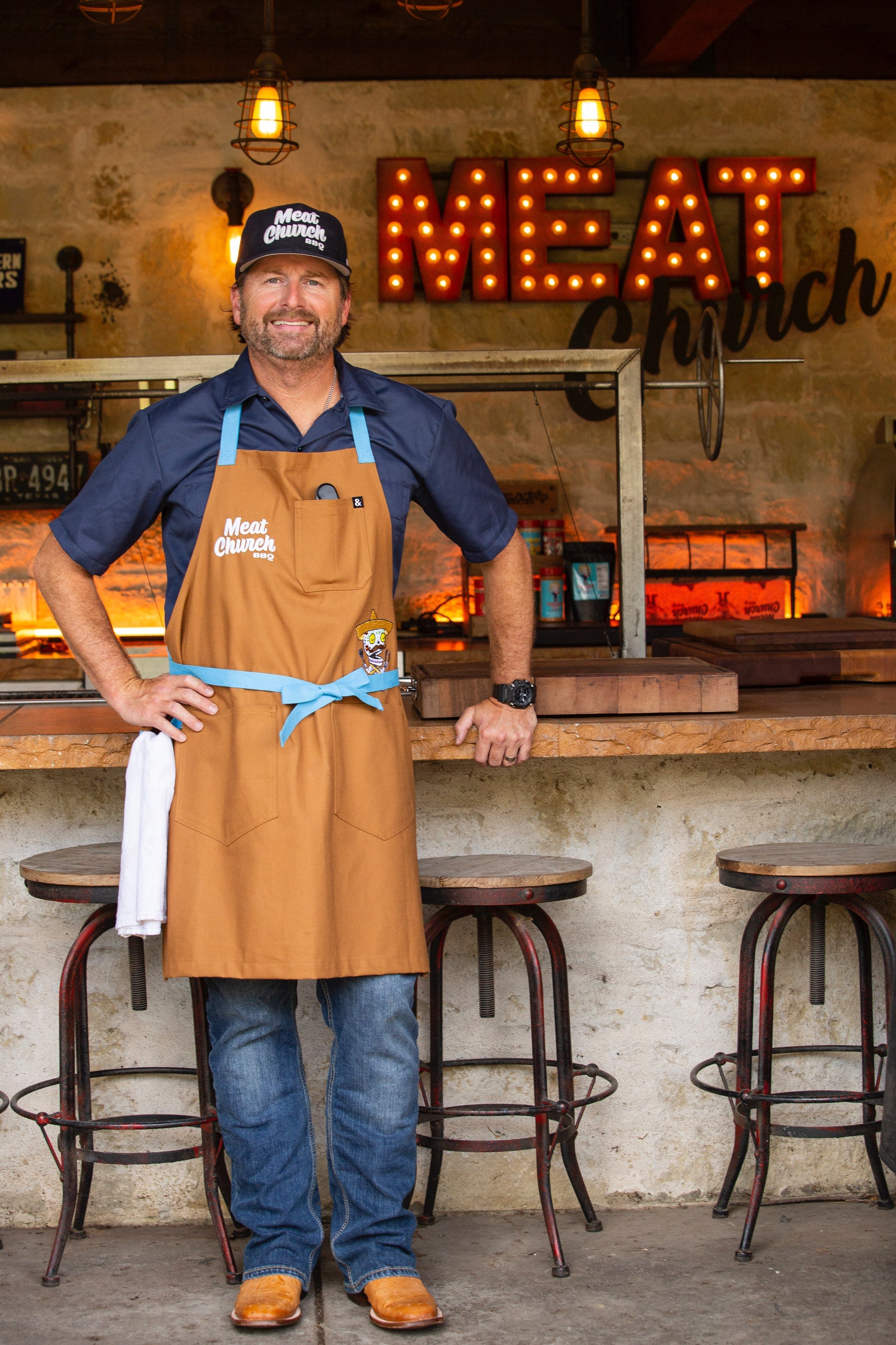 hedley-and-bennett-meat-church-apron-duck-tan-m3 image_912805a7-8b3f-48b2-8698-64cb1afdc18a.jpg